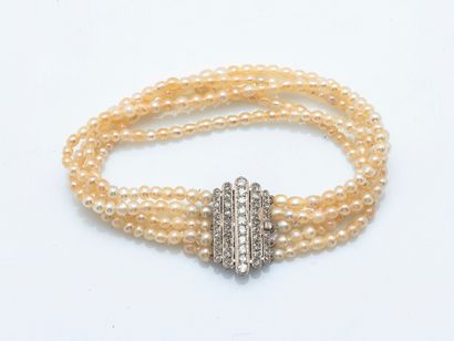 Bracelet cinq rangs de perles de culture,...