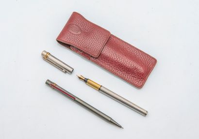 Must de CARTIER
Parure modèle Trinity comprenant...