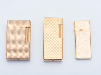 Set of three lighters including :
A yellow...