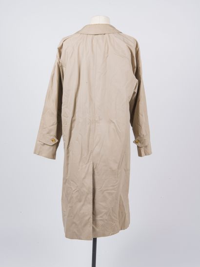 BURBERRYS London
Beige cotton gabardine raincoat...
