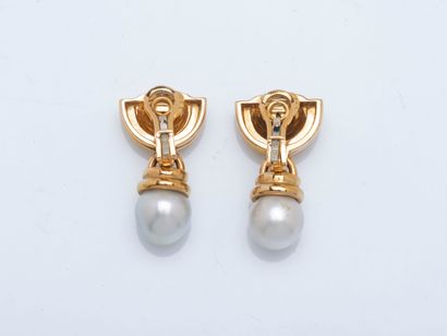 Pair of earrings in 18K yellow gold (750...