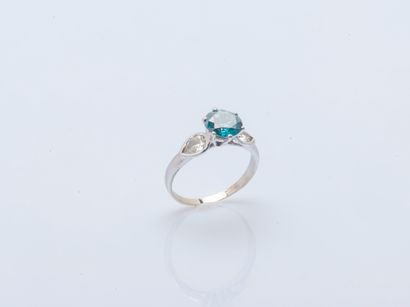 Bague en or gris 18 carats (750 ‰) sertie...