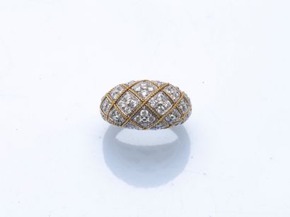 Bague dôme en or gris et or jaune 18 carats...