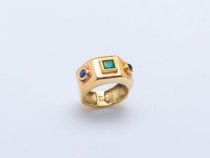 Bague de forme chevalière en or jaune 18...