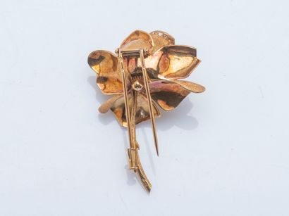 MELLERIO
Brooch drawing a rose in 18K yellow...