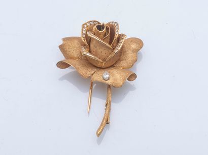 MELLERIO
Brooch drawing a rose in 18K yellow...