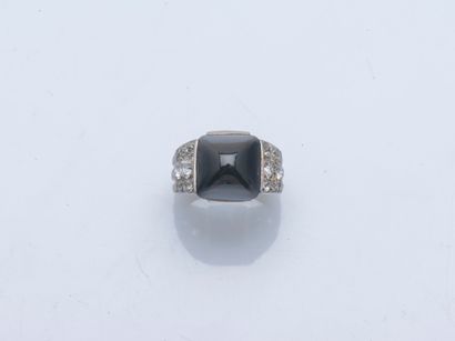 Platinum ring (950 ‰) set with a sugarloaf-cut...