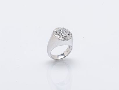 GUBELIN
Chevalière-shaped ring in 18K (750...