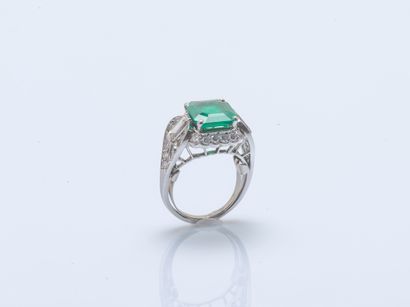 Platinum ring (950 ‰) set with a square cut...