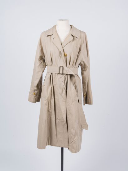 BURBERRYS London
Beige cotton gabardine raincoat...