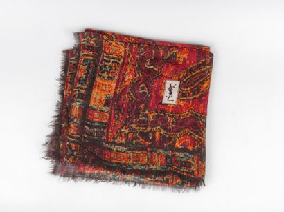 Yves SAINT LAURENT
Large wool stole in shades...