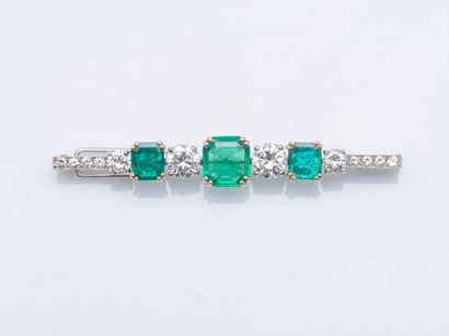 Barrette brooch in 18K (750 ‰) white and...