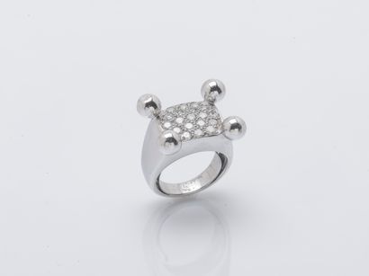 Chevalière-shaped ring in 18K (750 ‰) white...