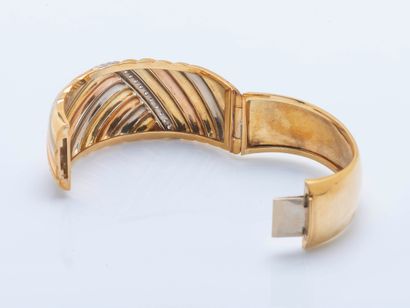 Large rigid bracelet opening adorned with...