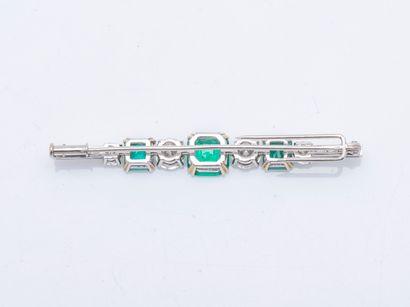 Barrette brooch in 18K (750 ‰) white and...
