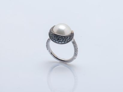 DIOR
Caprice ring drawing a knotted ribbon...