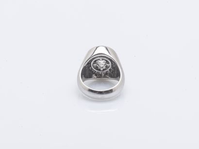 GUBELIN
Chevalière-shaped ring in 18K (750...
