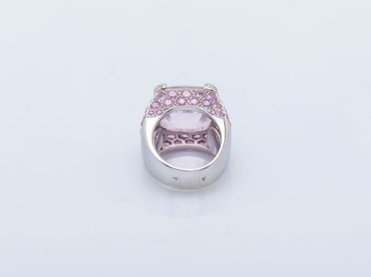 Bague dôme de forme chevalière en or gris...