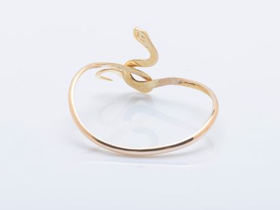 18K (750 ‰) yellow gold openwork bangle featuring...