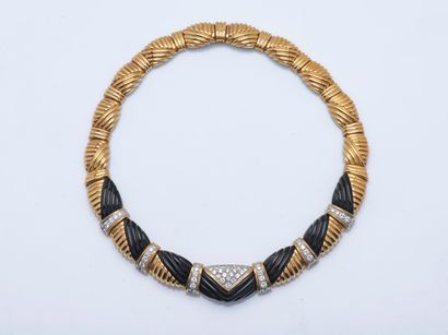 Ribbon choker necklace in 18k yellow gold...