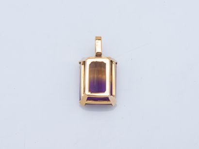 Pendentif en or jaune 18 carats (750 ‰) sertie...
