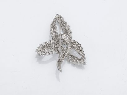 Platinum (850 ‰) openwork spray brooch entirely...