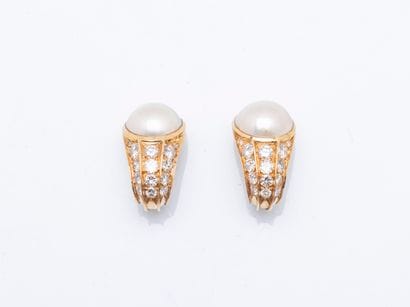 Jean BONDT
Pair of 18K yellow gold (750 ‰)...