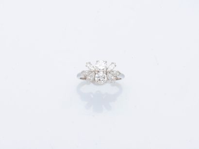 CHAUMET Paris.
Bague en platine (950 ‰) sertie...