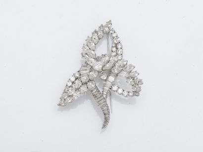 Platinum (850 ‰) openwork spray brooch entirely...