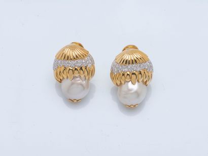Pair of earrings in 18K yellow gold (750...