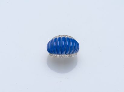18K yellow gold (750 ‰) cambered band ring...
