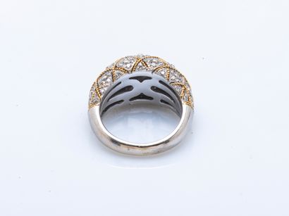 Bague dôme en or gris et or jaune 18 carats...