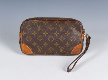 LOUIS VUITTON
Travel case with strap in Monogram...