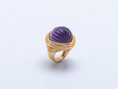 Dome ring in 18K yellow gold (750 ‰) set...