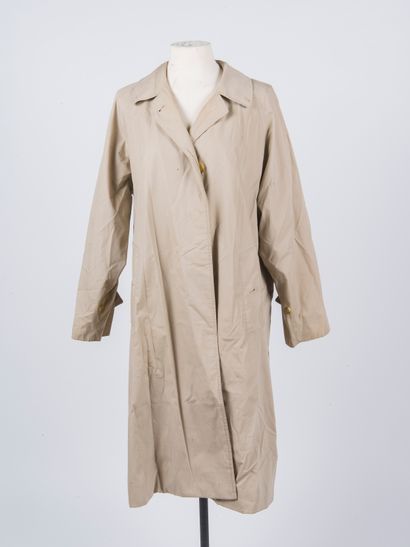 BURBERRYS London
Beige cotton gabardine raincoat...