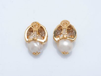 Pair of earrings in 18K yellow gold (750...