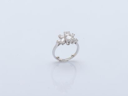 CHAUMET Paris.
Bague en platine (950 ‰) sertie...