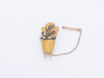 Broche en or jaune 18 carats (750 ‰) figurant...