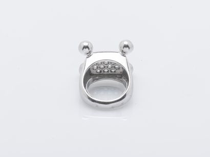 Chevalière-shaped ring in 18K (750 ‰) white...