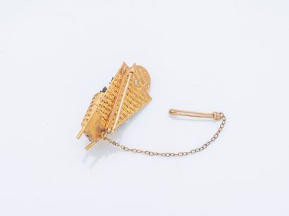 Broche en or jaune 18 carats (750 ‰) figurant...