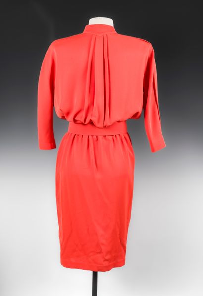 Thierry MUGLER
Red wrap dress with long sleeves...
