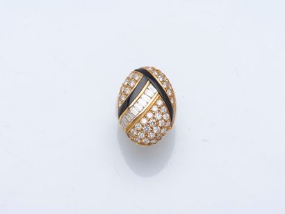 Ring in 18K yellow gold (750 ‰) designing...