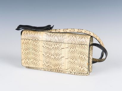 MIU MIU
Shoulder bag in python, scratch fastening...