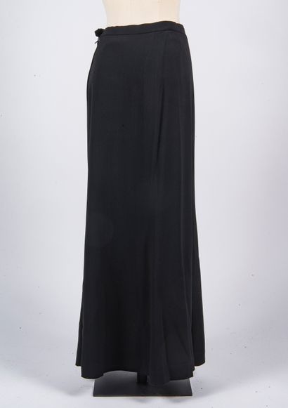 SAINT LAURENT Rive Gauche
Long black skirt.
Size:...