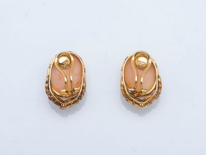 TRIO
Pair of ear clips in 18k yellow gold...