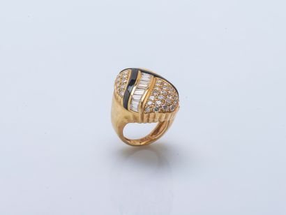 Ring in 18K yellow gold (750 ‰) designing...