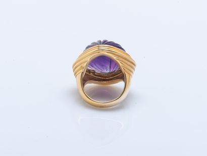 Dome ring in 18K yellow gold (750 ‰) set...
