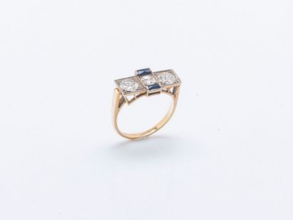 Ring in 18K yellow gold (750 ‰), the rectangular...