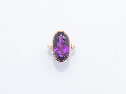 Ring in 18K yellow gold (750 ‰) set with...
