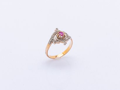 18K yellow gold (750 ‰) ring formed of a...